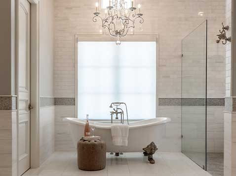 Modern bathroom with a chandelier